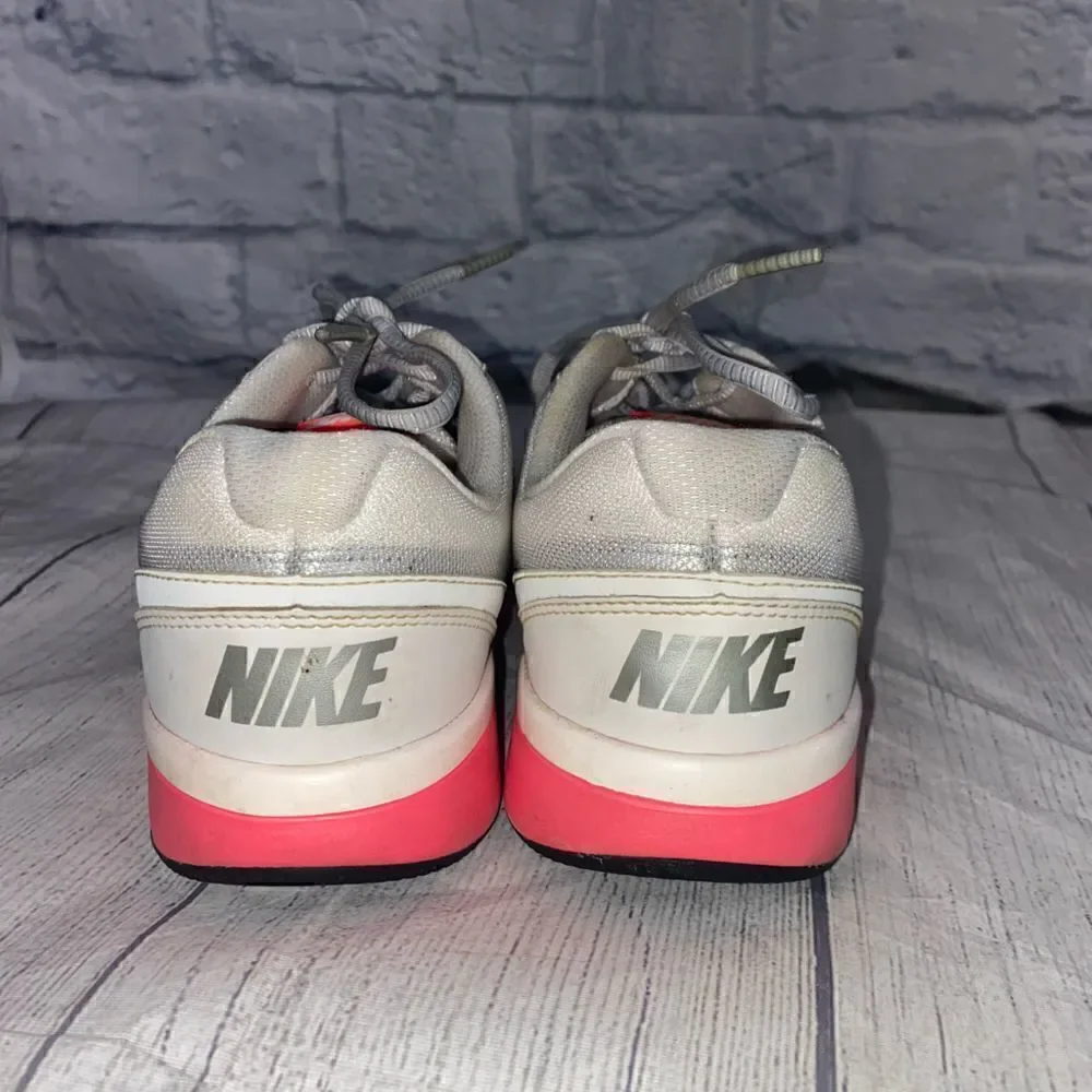 Nike womens training total core shoes white w/silver accents & pink soles sz 7 - Picture 2 of 8